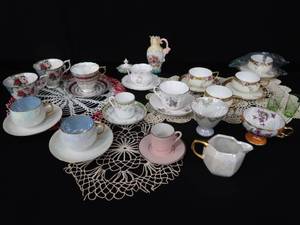 lot 49 image: VINTAGE CHINA