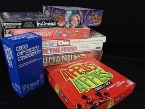 lot 55 image: LARGE LOT OF GAMES