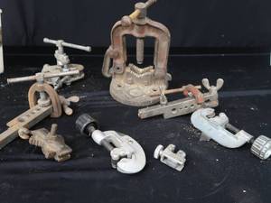 lot 75 image: VINTAGE PIPE CUTTING TOOLS