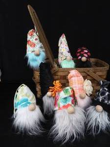 lot 95 image: NEW GNOMES HAVE BASKET, WILL TRAVEL