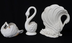 lot 97 image: GORGEOUS VINTAGE SWANS