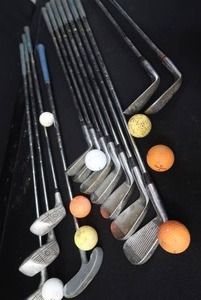 lot 107 image: VINTAGE GOLF CLUBS AND BAG