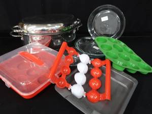 lot 118 image: KITCHEN ITEMS