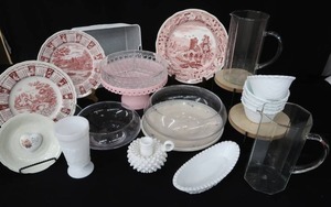 lot 119 image: GORGEOUS VINTAGE GLASSWARE (FENTON)