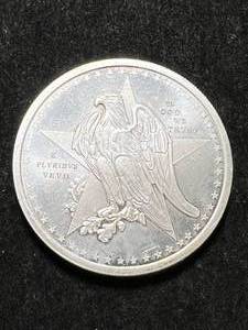 lot 26 image: 1 TROY OZ .999 FINE SILVER REMEMBER THE ALAMO ROUND