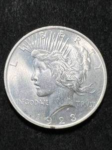 lot 70 image: 1923 US PEACE SILVER DOLLAR