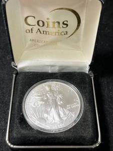 lot 90 image: 2001 AMERICAN SILVER EAGLE 1 TROY OZ .999 FINE SILVER IN BOX