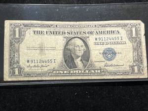 lot 91 image: 1935F US BLUE SEAL $1 SILVER CERTIFICATE