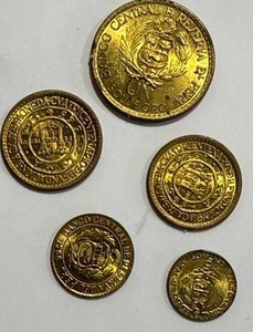 lot 4 image: Lot of Vintage Foreign Coins