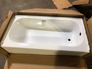 lot 21 image: Bootz Industries Aloha 60 in. x 30 in. Soaking Bathtub with Right Drain in White Damaged    Customer Returns See Pictures