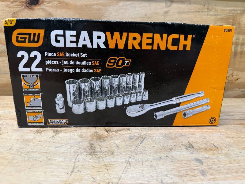 lot 182 image: GEARWRENCH 22 Pc. 38 Drive 12 Pt. Standard & Deep Mechanics Tool Set
