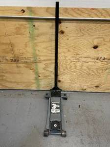 lot 81 image: PITTSBURGH 3 Ton Low-Profile Floor Jack with RAPID PUMP, Slate Gray (081525160)