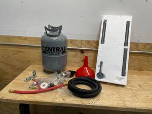 lot 87 image: CENTRAL MACHINERY 20 lb. Pressurized Abrasive Blaster (08152590)