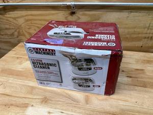 lot 33 image: CENTRAL MACHINERY 2.5 Liter Ultrasonic Cleaner (08152590)