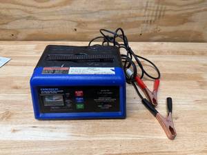 lot 39 image: 12V Analog Battery Charger With Engine Starter (08152555)