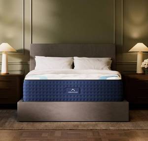 lot 8 image: DREAMCLOUD Premier 13 King Mattress - Luxury Hybrid Memory Foam