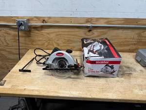 lot 169 image: DRILL MASTER 10 Amp, 7-14 in. Circular Saw (08202535)