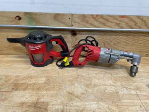 lot 281 image: Lot of 2 - Milwaukee Compact Vacuum and Two Sided Right Angle Drive (Not Working)