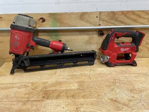 lot 283 image: Lot of 2 - Milwaukee Grease Gun and Round Head Framing Nailer (Not Working)