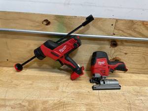 lot 286 image: Lot of 2 - Milwaukee CaulkAdhesive Gun and Jigsaw (Not Working)