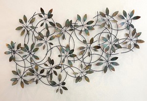 lot 33 image: Lovely Leafy Metal Wall Decor