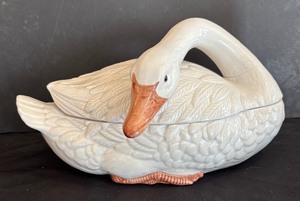lot 36 image: Goose Tureen by CJR