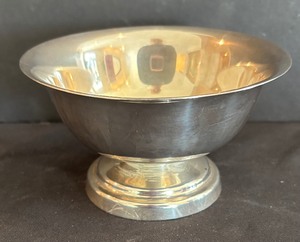 lot 5 image: Vintage Paul Revere Reproduction Sterling Silver Bowl