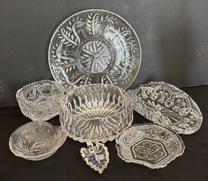 lot 49 image: Collection of Crystal and Clear Glass Platter and Variety of Bowls