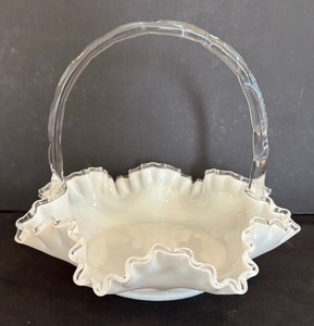 lot 30 image: Vintage Fenton Silver Crest Ruffled Basket Bowl