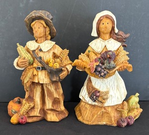 lot 70 image: Vintage Ganz Thanksgiving Pilgrim Couple Figurines