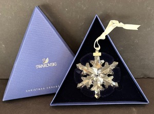 lot 71 image: Swarovski Crystal 2012 Snowflake Ornament