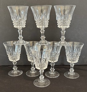 lot 75 image: Cristal dArques-Durand Tuileries Villandry Cordial Stemware