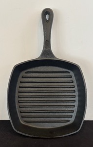 lot 16 image: Cast Iron Grill Pan by Palm