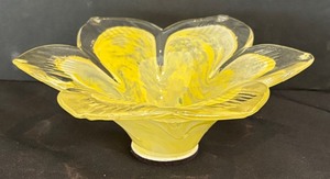 lot 6 image: Murano Art Glass Flower Dish