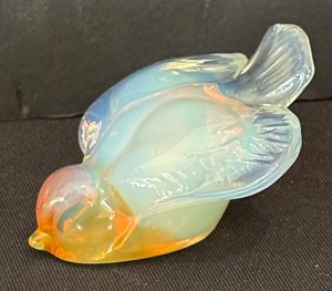 lot 2 image: Sabino Art Glass Opalescent Bird Figurine