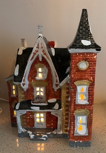 lot 81 image: Turn of the Century SnowHouse Series House by Department 56