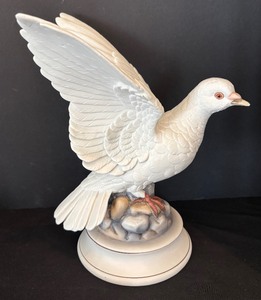 lot 13 image: Andrea by Sadek White Dove Figurine