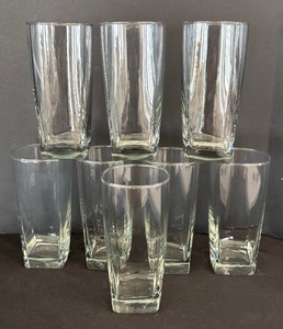 lot 87 image: Eight Anchor Hocking Tumblers