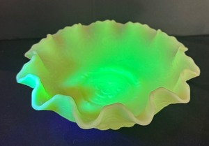 lot 52 image: Vintage Fenton Custard Satin Persian Medallion Uranium Bowl