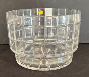 lot 103 image: Metropolis Bowl by Macryl of Poland