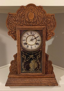 lot 21 image: Antique New Haven Mantle Clock with Ornate Carving