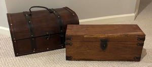 lot 121 image: Two Decorative Hinged Boxes