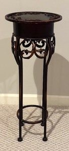 lot 140 image: Petite Scrolled Metal Plant Stand