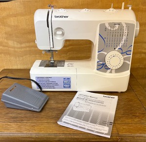 lot 155 image: Singer Sewing Machine Model XM3700