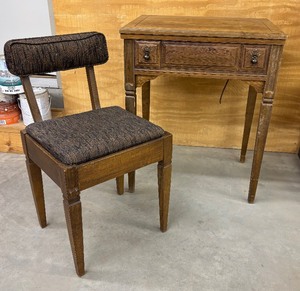 lot 156 image: Vintage Sewing Machine Table with Chair