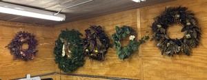 lot 159 image: Five Wonderful Wreaths