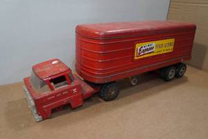 lot 5 image: Vintage Marx Hi-Way Express Van Lines Semi-Truck and Trailer