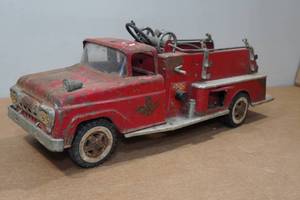 lot 7 image: Vintage Tonka Engine No 5 Fire Truck
