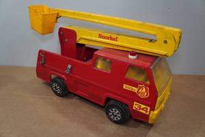 lot 10 image: Vintage Tonka Snorkel Fire Truck