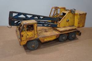 lot 12 image: Vintage Nylint Michigan Crane Tractor